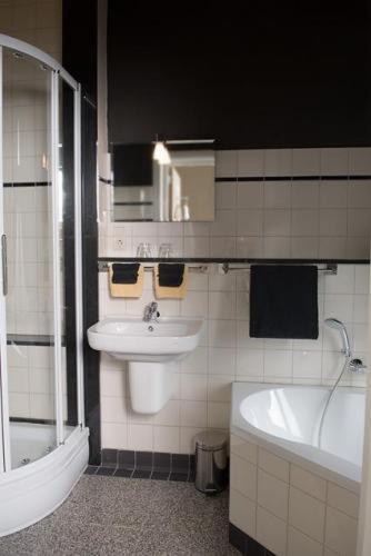 B&B Aan De Singelgracht Бреда Экстерьер фото